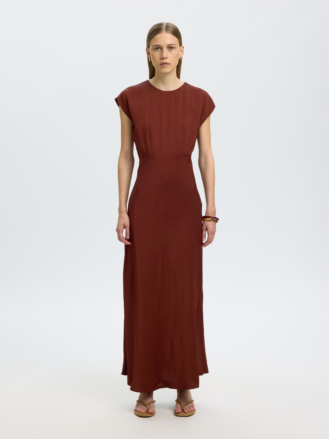 model_shot-front